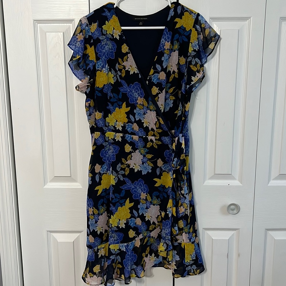 Banana Republic Floral wrap dress Sz 16